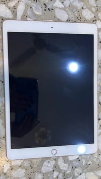 ايباد 8 iPad للبيع بطارية 90 نضيف جدا مداخل تصليح سعرة ١٧٠ وبيه مجال ل...