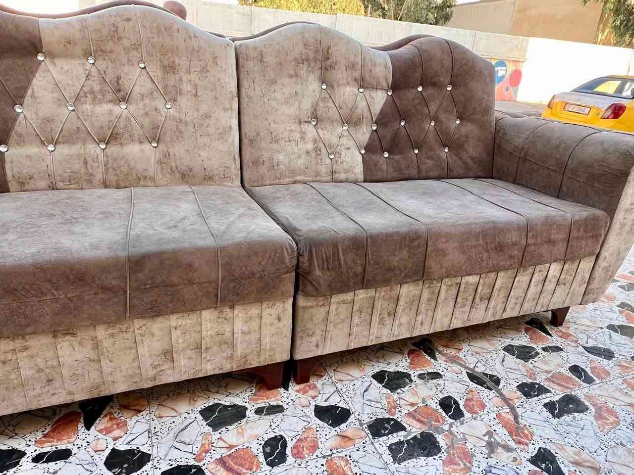 طخم ديوان تركي ثقيل ٧ امتار ونص نظيف حيل ب170 الف

نص مكتوب في الصور:
- ***********
- ***********
