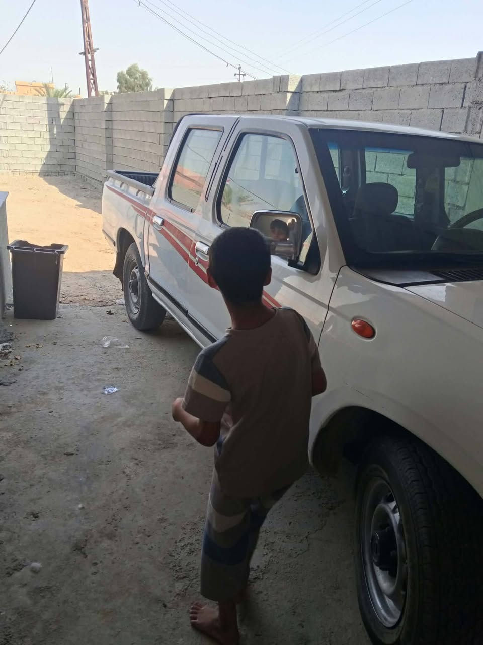 نيسان • ٢٠٠٨ • بدون تكحيل