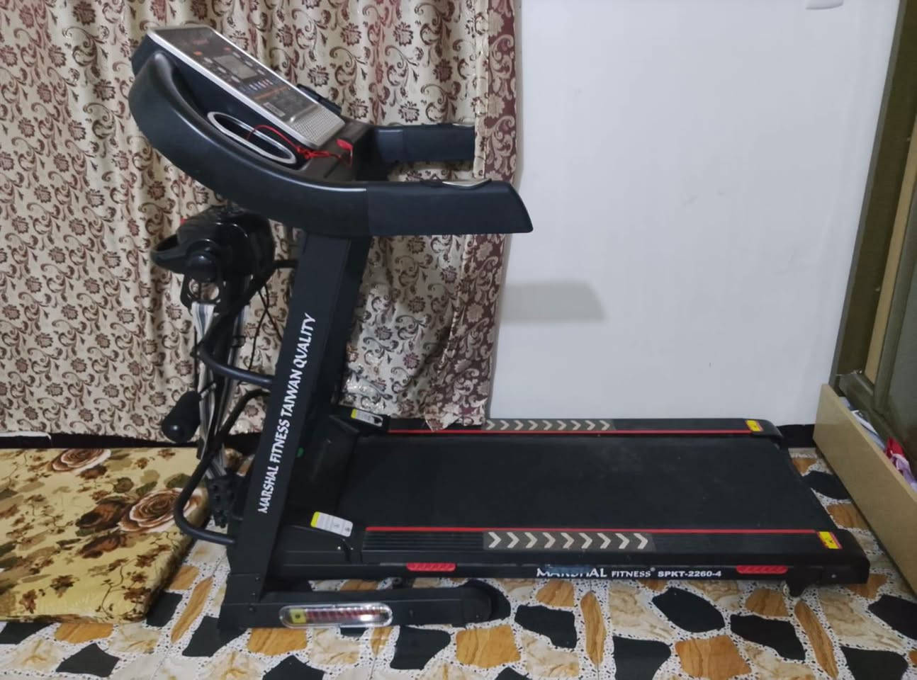 السلام عليكم للبيع جهاز جري رياضي جبلي من طراز (مارشال فيتنيس) كامل نضافة 80٪ بيه حزام تكسير دهون متعدد الاستخدامات رياضيه وبيه سمعات وشاشه لربط بلوتوث وسرعات كهربائي
( سعر 425 الف وبيه مجال)
العنوان الأنبار الكرمه 
تواصل ***********
السلام عليكم للبيع جهاز جري رياضي جبلي من طراز (مارشال فيتنيس) كامل نضافة 80٪ بيه حزام تكسير دهون متعدد الاستخدامات رياضيه وبيه سمعات وشاشه لربط بلوتوث وسرعات كهربائي
