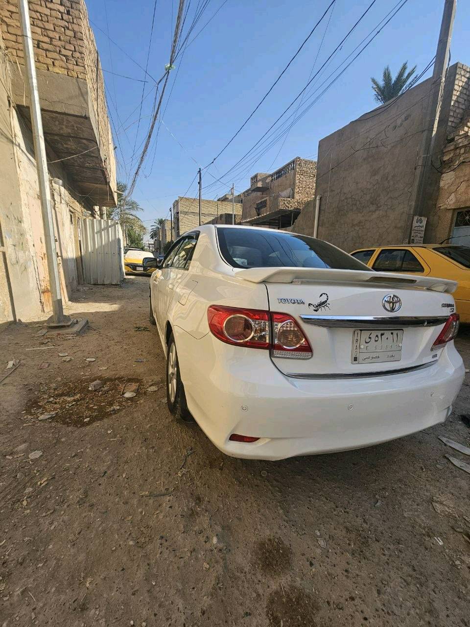 كورولا 2011 xle وارد خليجي ماشيه 170000 نظيفه بدون صبغ و كيرها جديد مالقص و بيها بارد باب السايق بدون صبغ و السياره محوره غاز