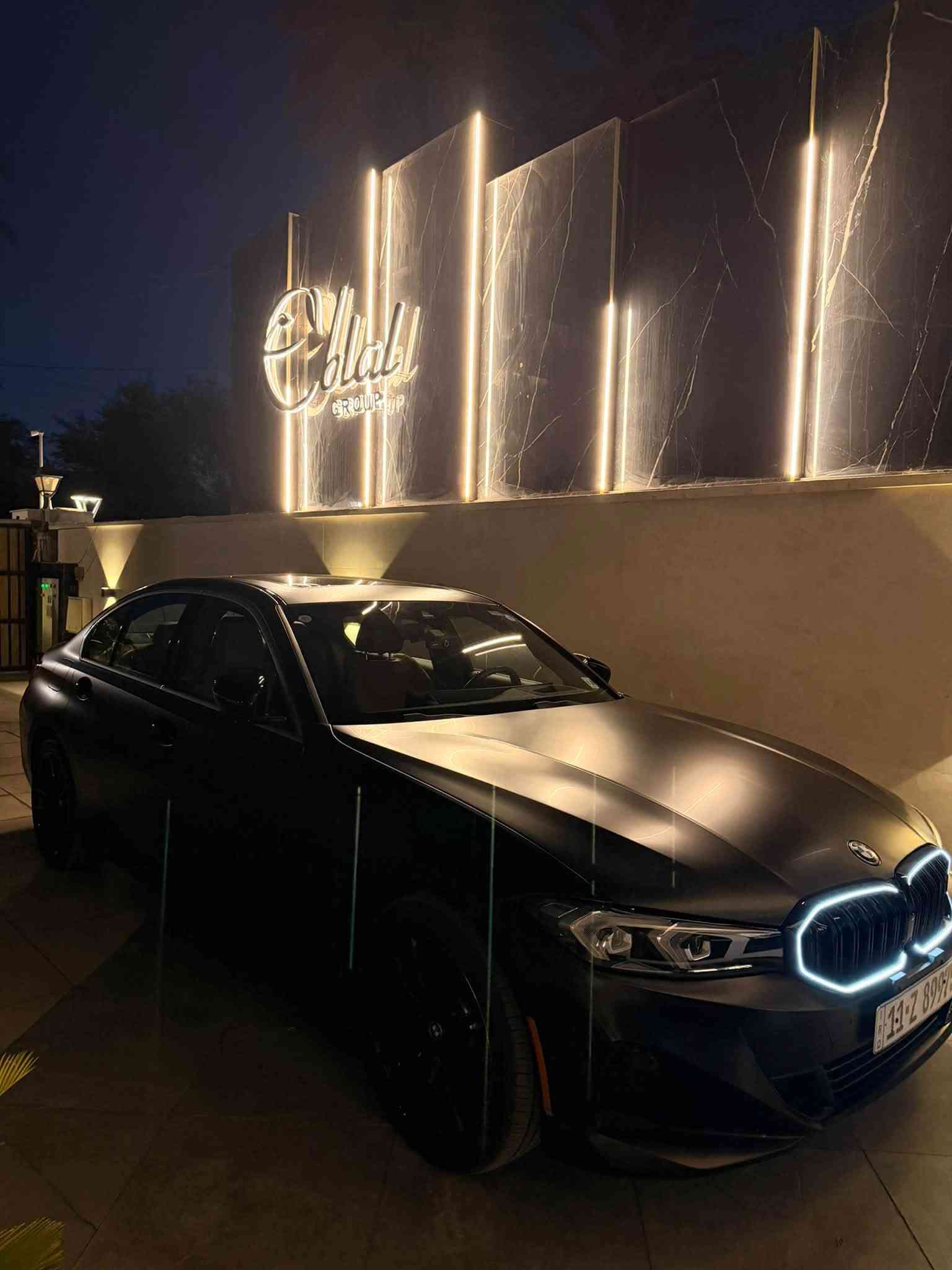 السلام عليكم
BMW 330e xDrive 2024 | للبيع

BMW 330e xDrive — موديل 2024

⚡️ Plug-in Hybrid | 2.0 Turbo | xDrive

سيارة بمواصفات مميزة جداً، ممشى 28,000 كم فقط، لون أسود مع PPF Matte، وحالة ممتازة.

🔥 أبرز المواصفات:

🚘 2.0L Turbo Plug-in Hybrid

⚡️ قوة تصل إلى 292 HP

🏁 xDrive AWD — دفع رباعي

⚙️ ناقل حركة أوتوماتيك 8 سرعات

🔋 قيادة Hybrid / Electric

✨ التجهيزات:

• Head-Up Display (HUD)

• Auto High Beam

• تدفئة المقود ♨️

• مقاعد جلد

• Auto Parking / اصطفاف تلقائي

• Lane Keeping Assist

• Lane Departure Warning

• Emergency Braking

• حساسات ركن

• كاميرا 360 درجة

• شاشة BMW iDrive

• عدادات رقمية

• Apple CarPlay

• Android Auto

• تحكم متعدد الوظائف بالمقود

• أنظمة BMW المتقدمة لمساعدة السائق

• إضاءة LED

• أوضاع قيادة متعددة

• تشغيل بدون مفتاح

رقم الشاصي

3MW39FS05R8E67076

الضرر قطعة واحدة فقط البنيد مثل ما موضح بالصورة

السعر 32,500$

***********

