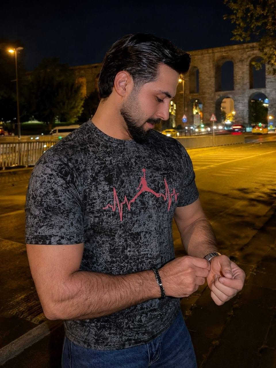 تشيرت فانيلة قطن القياسات المتوفرة:
M / L / XL / 2XL / 
✔️ القالب هاف ومريح باللبس

للطلب والاستفسارات خاص *********** بغداد, العراق
