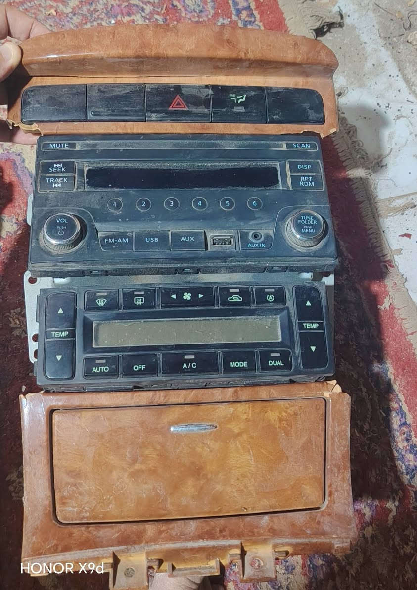 غراض اوبرص للبيع ماعندي نوصبل مكاني ناصريه ***********

نص مكتوب في الصور:
- HONOR X9d