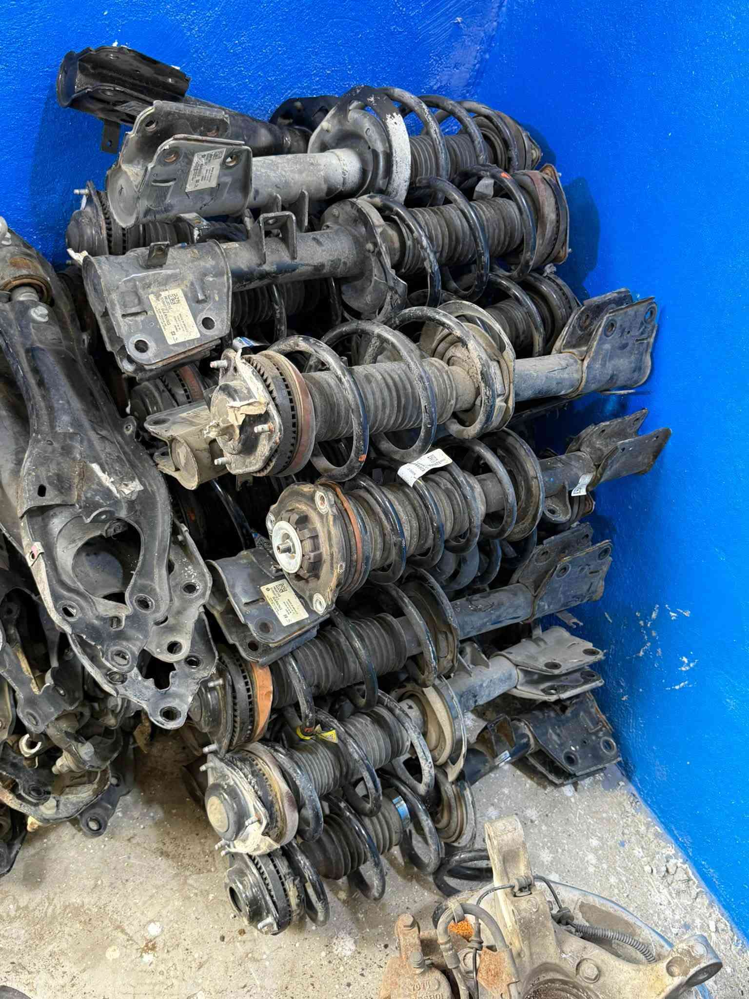 تفصيخ أمريكي • قطع غيار أصلية • الكرادة بغداد