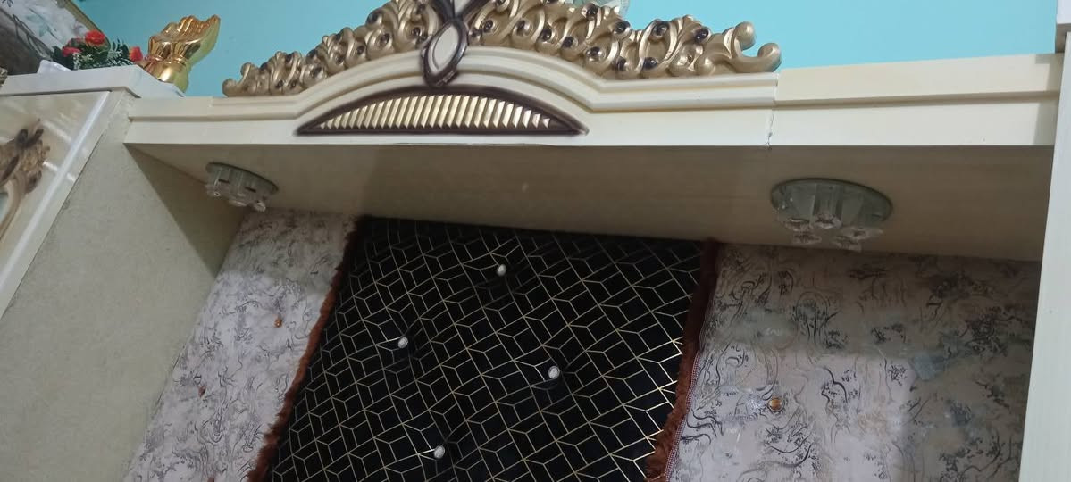 سلام عليكم غرفه للبيع نضيفه بشكل مصارله هواي من اخذته قويه + اناره كنتور قاطين للستفسار اتصال او واتساب ع فيس ممتواجد *********** السعر مليون و150
