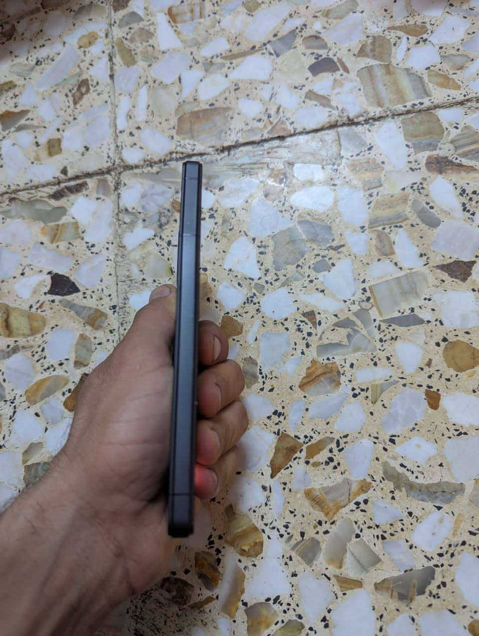 سلام عليكم جهاز sony 5 mark 5
نسخة ياباني دوكومو ( عربي اصل)

 شريحتين شريحة eism وشريحة عادية

 معالج سنابدراجون 8 جين 2 

كامرات 2 بدقه 48 ميغا بكسل تصور 4k. 120 فريم مع برامج تصوير احترافيه

الصوت دل سبيكر ومدعومات ب5 ميزات وحده منهن الذكاء الاصطناعي 

ذاكرة 128 عشوائية 8

 شاشه OLED شاشه 120 هرتز وتنرفع خلال اللعب لل 240 فريم

بطارية 5000

ومتروس ترس مواصفات

 الجهاز جديد كفاله عامه

مراوس بهوووونر ماجك 5 برو مكاني بغداد

رقمي ***********
