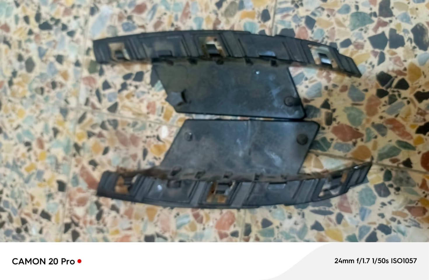 السلام عليكم  غراض جارجر البيع ضفيره السعر150فيتبم السعر٣٠واتربم السعر55 الرقم ***********المكان البصره

نص مكتوب في الصور:
- CAMON 20 Pro • 24mm f/1.7 1/50s ISO679
- CAMON 20 Pro • 24mm f/1.7 1/50s ISO1007
- CAMON 20 Pro • 24mm f/1.7 1/50s ISO1057