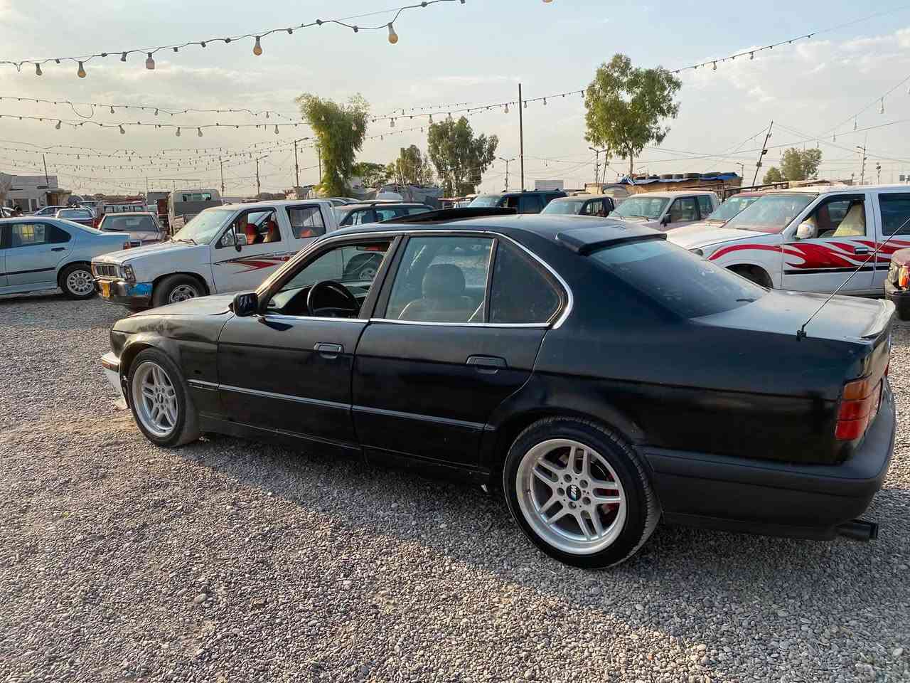 Bmw525
تۆماتێک سلاێت جام کارەباهی تەبرێت قەپات قەپات مواسەفات

مۆدێل 1993 دەحامی 1995سپۆڕتم لەسەر دانایە

چەمبەر گەورە و لاێت ئەڵقەم لۆ بەستایە   کارەباهی هەمووی مەزبوتە 

گێچ و لاێت  شاشە ئاێپات و

سیارەکە پێشوپشتی تەقەی تێدانیە

گێڕ و مەچێنە بەشەرت 

سیارەکە ئاڕم پلاستێک هەولێرە 

سحری 25 وەرەقە ومحمەلە

لە هەولێرم  ڕەقەم***********
