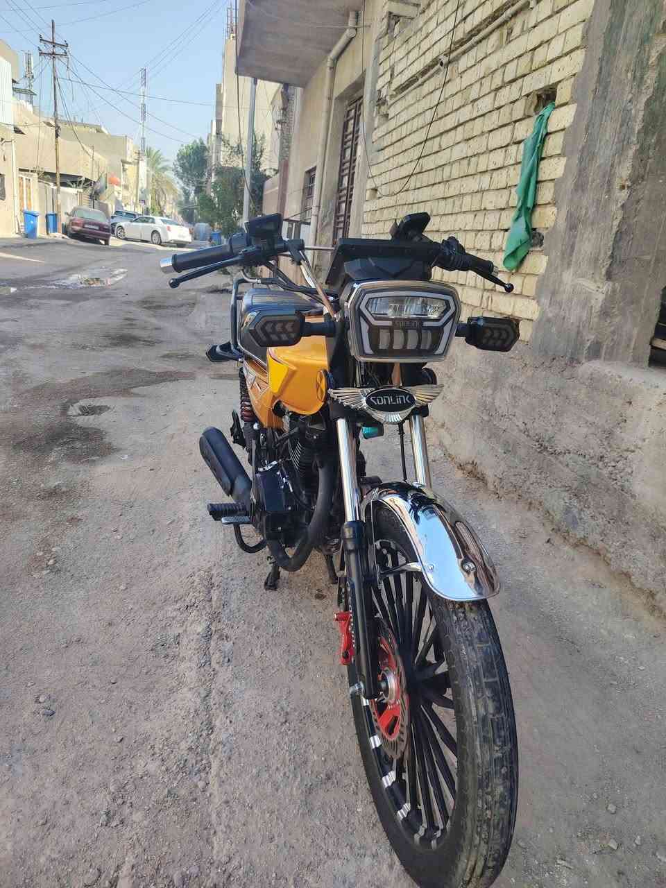 السلام عليكم دراجه سونك موديل 2025 محرك 200 سيسي الدراجه جديده بمعنه الكلمه اوراق كامله  مواصفات شاشه كبيره لاايت زنون بلادي اشاير لد مع بصمتين تشغيل عن بعد جهاز انذار الدراجه جاهزه لاخير كل نقص ماكو ***********

