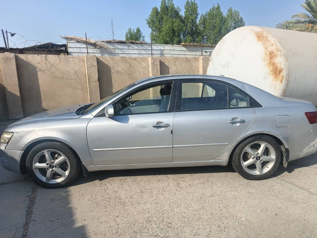 سوناتا ٢٠٠٨ وارد أمريكي رقم بغداد باسمي نفاذ السنوية إلى ٢٠٢٩ محرك ٢٠٠٠ اقتصادي وقوي جداً گير أوتوماتيكي مكفولة من الحادث القوي لون رصاصي بلادي  تايرات نظيفة باتري جديد مبدل فيها بابتين نفس اللون بسبب شخوط ورصعات والدعاميات شوية تعبانة والتبريد كان ثلج توقف عندي هذا الصيف  .. متواجد واتس آب
رقم الهاتف *********** بغداد, العراق
