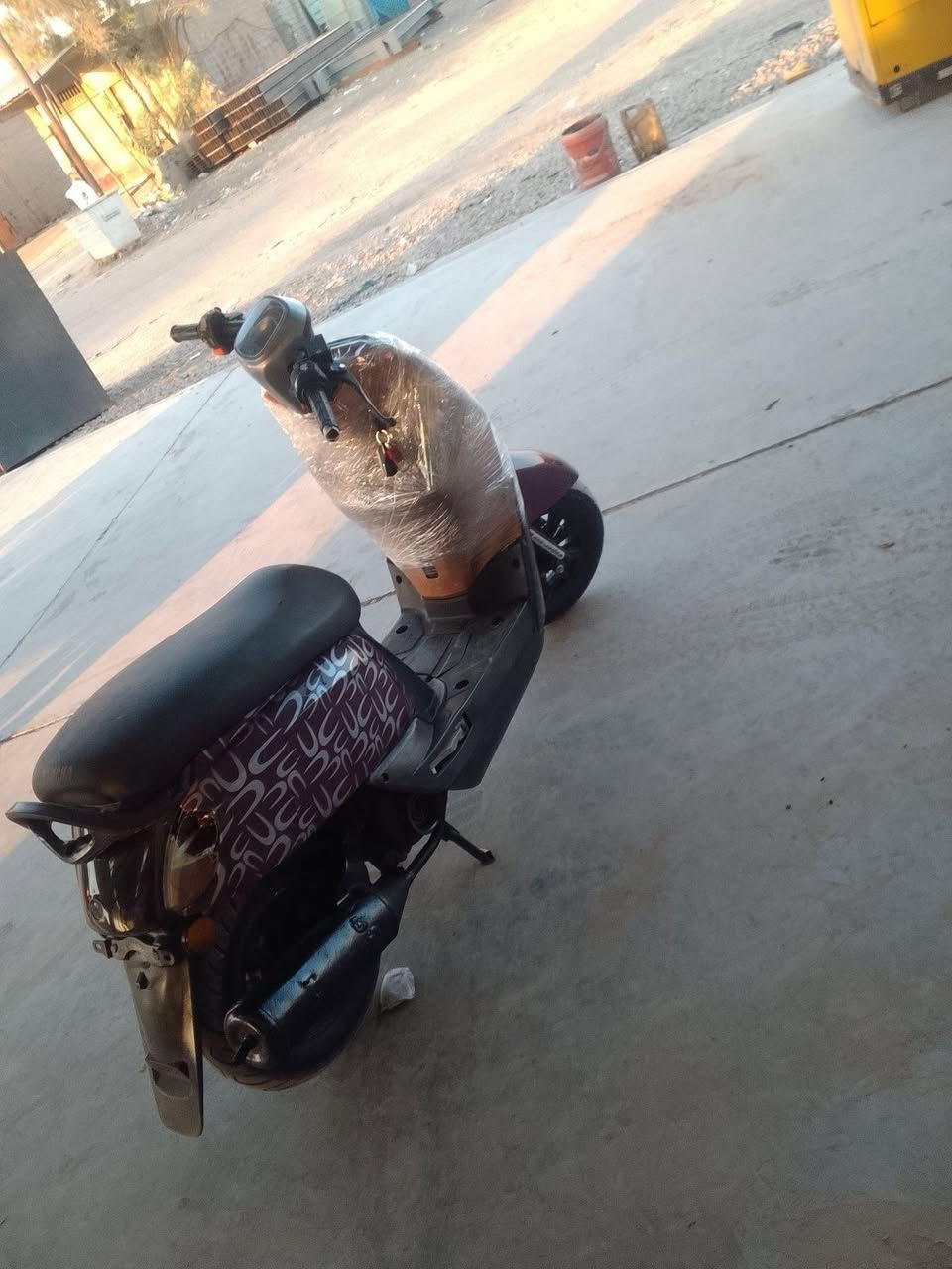بوليس نظيف موديل 16 نظيفه مقفوله نظافه فول ديالى بعقوبه 350 وبيها مجا قديش اقول لك الكتروني زوج تايرات وراء وقدام مبدلات جدا ***********
