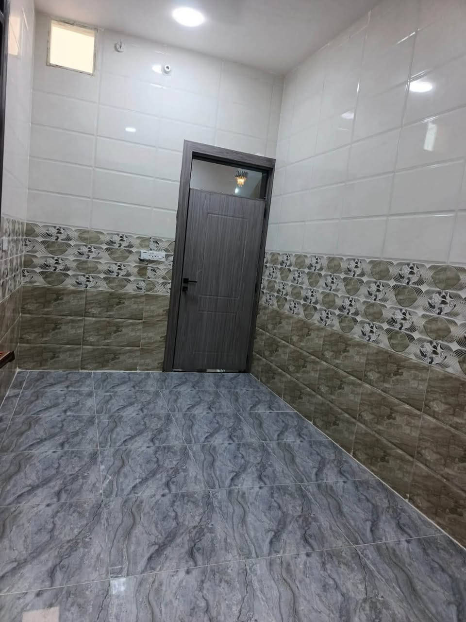 🏠مشتمل للبيع في الفلوجة – حي الأمين

📍 الموقع:
بالقرب من شارع ٢٠
خلف جامع السلام
بالقرب من مدرسة الروانق
على شارع ١٢ متر

📐 المساحة: ١٢٥ متر
📏 الواجهة: ٦.٢٥ متر
📏 النزال: ٢٠ متر

🏠 بيت جديد – بناء ٢٠٢٦
طابق واحد ويتكون من:

استقبال
صالة
مطبخ
غرفة نوم
مناور عدد ٢
دورات مياه عدد ٢

💰السعر ٩٠ مليون دينار عراقي 
(قابل للتفاوض )

📞 ليريد يبيع عقار في الفلوجه يراسلني او يتصل 
***********
***********
***********

#ابوميلان
