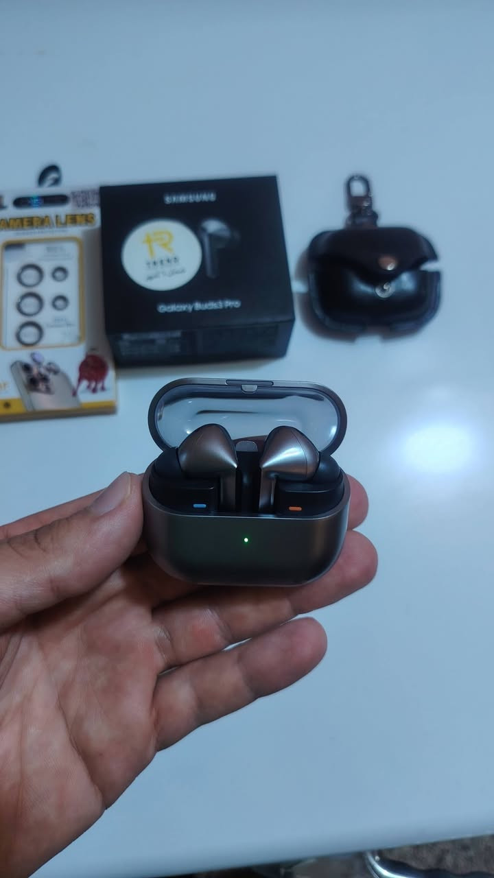 Samsung S24 ultra + Samsung galaxy buds 3pro
مع شاحن اصلي وكفر عدد اثنين مع وصل الجهاز والايربود 
السعر مليون قفل 
مكاني بغداد بسماية 
***********
