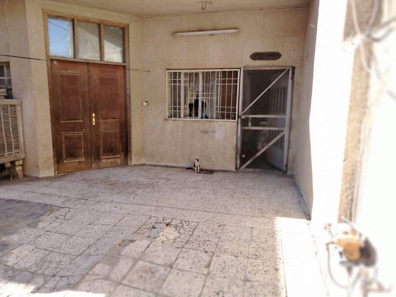 🏡🔥 بيت للبيع بسعر قطعة أرض – فرصة لا تُعوّض 🔥🏡

📍 الموقع: بغداد – حي الإعلام – منطقة العمداء (من جهة مدينة الألعاب)

📐 المساحة: 150 م²
📏 الواجهة: 7.5 متر
📏 النزال: 20 متر

🏠 تفاصيل العقار:
✔️ غرفة نوم
✔️ صالة
✔️ مطبخ
✔️ خدمات صحية منفصلة
✔️ كراج
✔️ بناء قديم ونظيف
✔️ ارتفاع السقف 3 أمتار

✨ مميزات العقار:
✔️ يُباع بسعر قطعة أرض (فرصة استثمارية مميزة)
✔️ يقع في منطقة هادئة وراقية
✔️ سكن الجوار راقٍ ومنظم
✔️ مناسب للسكن أو لإعادة البناء والاستثمار
✔️ موقع مطلوب وقريب من الخدمات

💰 السعر: 360 مليون دينار عراقي
🤝 يوجد مجال للتفاوض مع الجادين فقط.

📞 للاستفسار والمعاينة:
***********ابوهذال

#بيت_للبيع
#حي_الإعلام
#العمداء
#عقارات_بغداد
#استثمار_عقاري
#طابو_صرف
