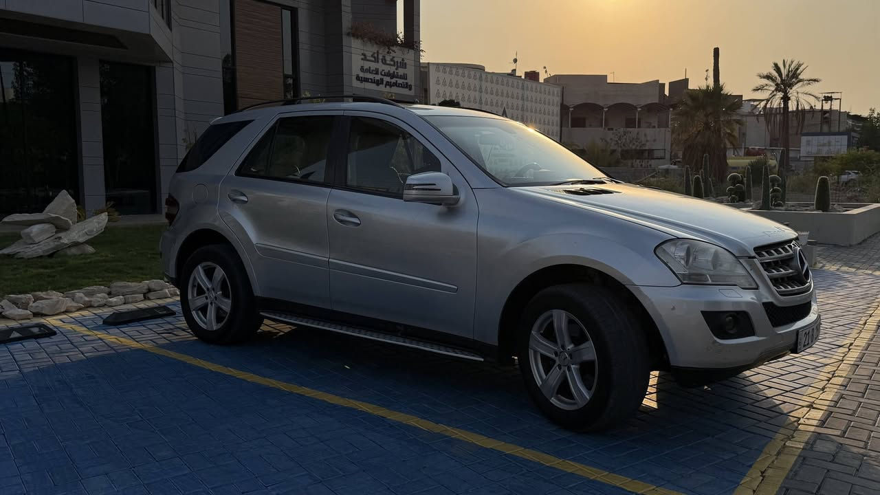 مرسيدس ML350
4Maticموديل 2009 وارد امريكي 
مكينة مكفولة 
كير مكفول 
كهربائيات كفاله
تبريد حدادية مكفولة
رقم شمالي بسمي 
موصفات شاشة كاميرة خلفية 
شاشة اعطال سلايد رووف  
كشنات جلد تبريد قطع 2
تحكمات ستيرن كهرباء حجم مكينه 6سلندر 3500
المرغوب مري شفط 
حساسات امامي و خلفي   بعد بيه مواصفات تخم تايرات جدد
  مكان سيارة البصره 
استفسار ***********
السعر 130 وبيه مجال
