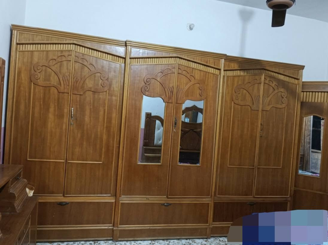 السلام عليكم غرفه مستعمله  السعر 650 وبيه مجال مكاني بابل للتواصل 
***********
