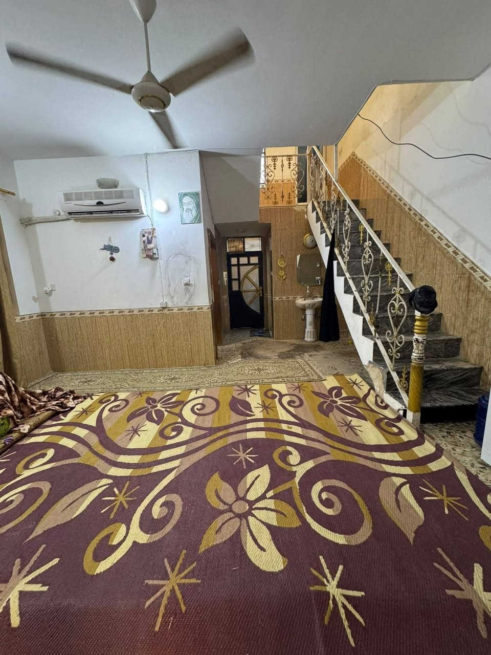 #دار_للبيع 🏠 بشارع المطار القديم مساحه 100م #طابقين 

⚜️بناء طابوك درجه اولى الأساس والسقف صب كونكريت 
🔺يحتوي على 3غرف وصاله وستقبال ومطبخ وصحيات داخليه وخارجيه..
🔺السعر 42 وبيه مجال 
⚜️ للاستفسار مراجعة
   ((#مكتب_ابوعراق_للعقار  ))

☎️*********** واتساب
