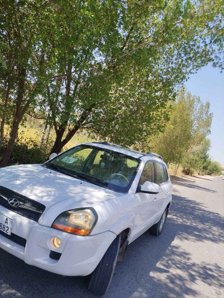 للبيع هونداي توسان موديل2009
خليجي 
مكفوله من الصبغ والتبديل
فقط رصعه صغيره بالتكمه باقيه على وضعها
السياره جديده وجاهزه 
من مكينه 
وگير
وحداديه وتبريد وتخم تاير
ماشيه 200الف حقيقي
فتحه سقف 
فور ويل
مفروشه ارضيه وكشنات
شاشه كبيره 
كاميرا خلفيه 
رقم بغداد الجديد
مكاني بابل شارع60 مجسر الثوره 
السعر122 
اليشتري يتصل ***********
وات ساب ***********
