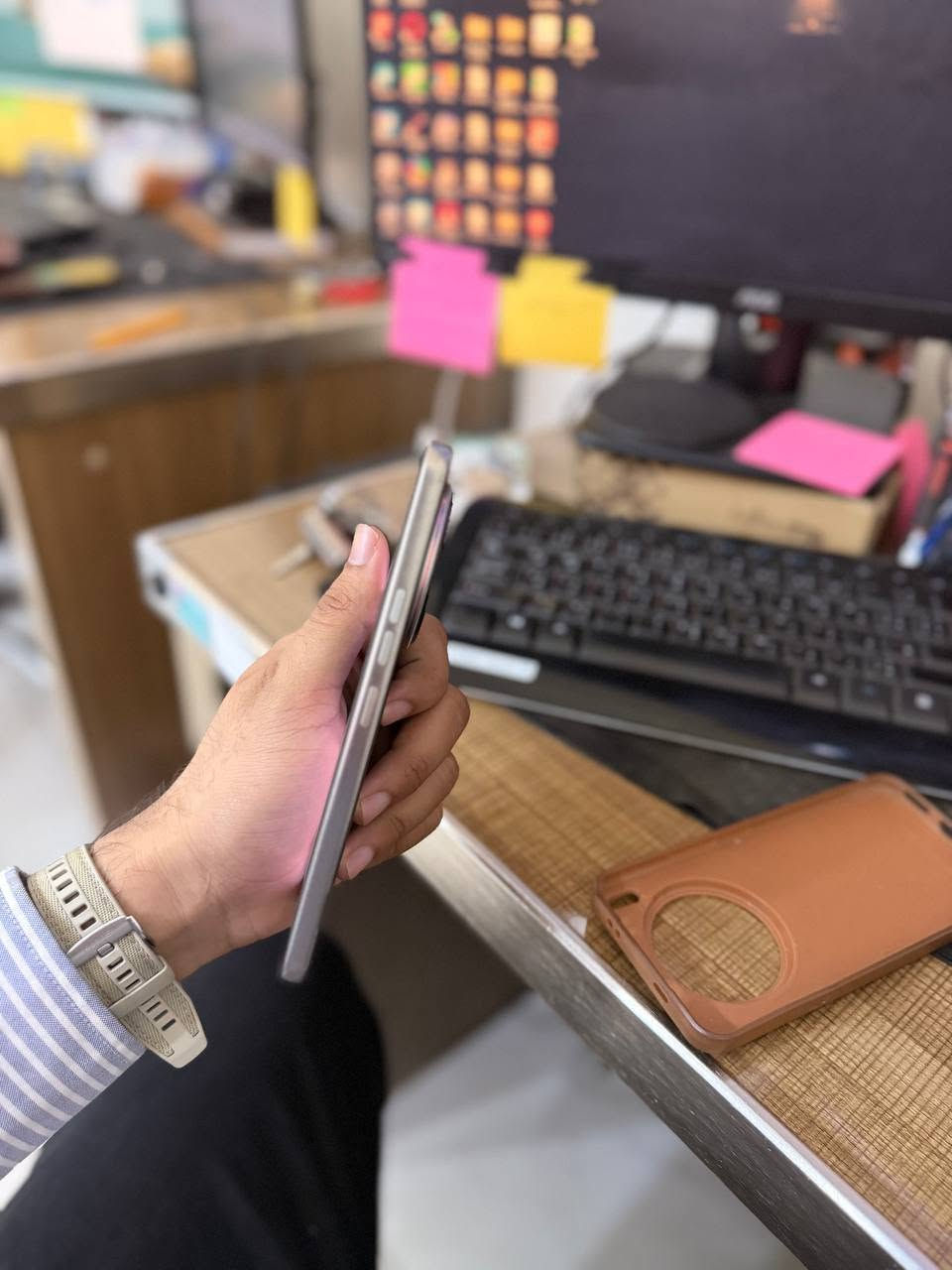 السلام عليكم تكنو 40 بريمير
Tecno 40 premier Ram 12+12 
ذاكرة 256 جهاز نضيف بطارية 🔋 96% استخدام  قليل 
مع كامل الملحقات (شاحنة 70 واط الاصلية +4 كفرات ولزكة شاشة)
السعر 400 الف 
مكاني بغداد الحارثية توصيل ماعندي
***********
