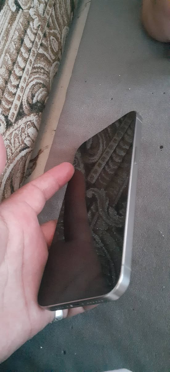 ايفون ١٥ برو ماكس  عايز بس خريطه للبيع جهاز شراي يتصل ***********
