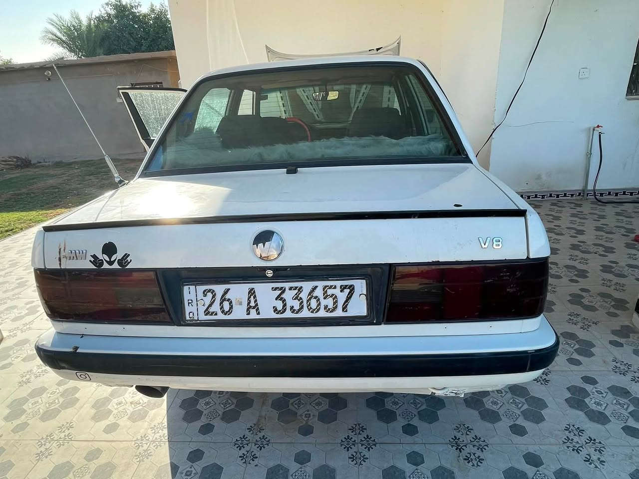 سيارة BMW 320 زعره رقم صلاح الدين رقم انكليزي بأسمي 
بدون ضرر مصبوغ حزام جماليه شرط نظيفة جدا كير ومحرك بطه ٦ سلندر مكاني تكريت للاستفسار ***********
