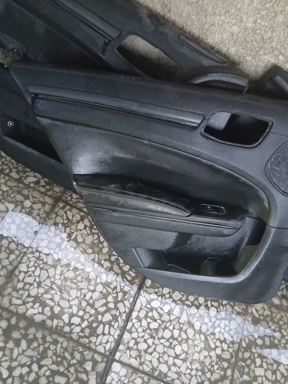 شلع ٢٥ الف. شوف الصور كدامك تجوة السايق ماكو فقط مع فرشه الصندوك***********

