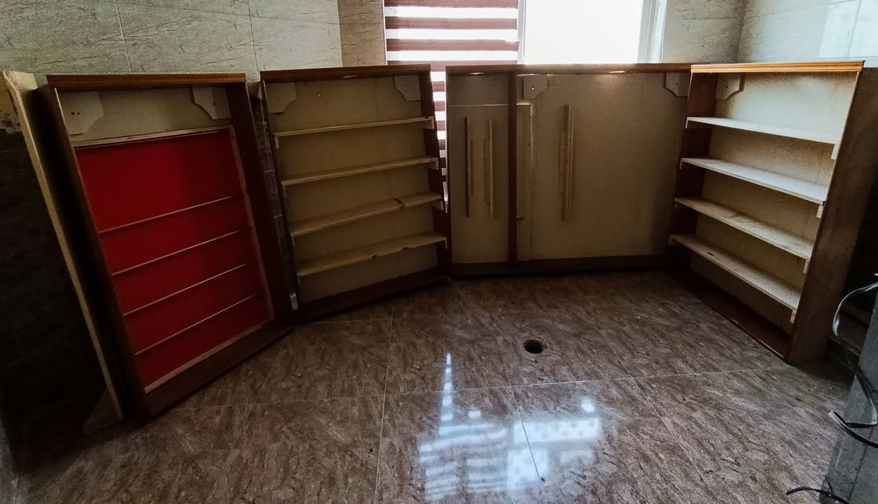 سلام عليكم رفوف للبيع نضافه مثل ما مبين بصوره خشب 4 ميز جام 2 سعر 225بيهن مجال جام سيكوريت ابو 10ملم ثقيل عنوان ديالى دلي عباس رقم ***********
