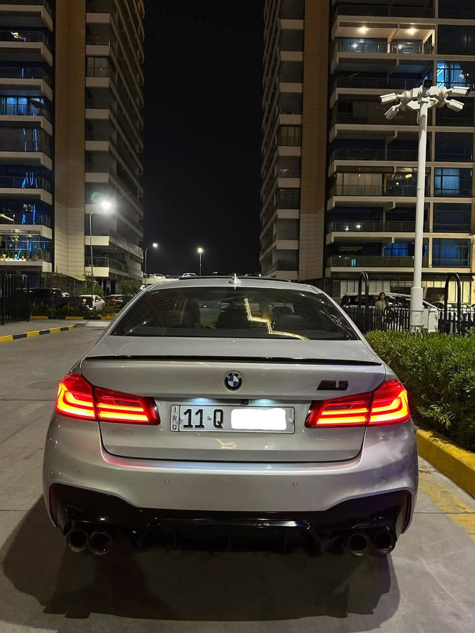 (( 210 ورقه بيع سريع )) 
BMW 530i فول مواصفات 2019 أمريكي 
فتحه كراسي كهرباء + مومري ستيرن كهرباء صندوك كهرباء شاشه جبيره 
حادثها سطحي بيها قطعتين وقطعه كلير  
السياره صدرها تايرات سيرفز كله جديد 
ماشيه 98 الف السياره كلش جديده 
(( صفر مسج كير مكينه شواصي مكفول ))
رقمها بغداد باسمي العنوان المنصور
***********
