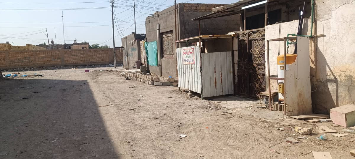 دارين للبيع كل دار 100 متر تفاصيل العنوان داخل الفيديو 
يحتوي الامامي يحتوي على غرفتين وصاله و مطبخ و ديوانيه و صحيات 
ويحتوي الخلفي على غرفتين وصاله و مطبخ و ديوانيه و صحيات 
للاستفسار الاتصال على الرقم 
***********
