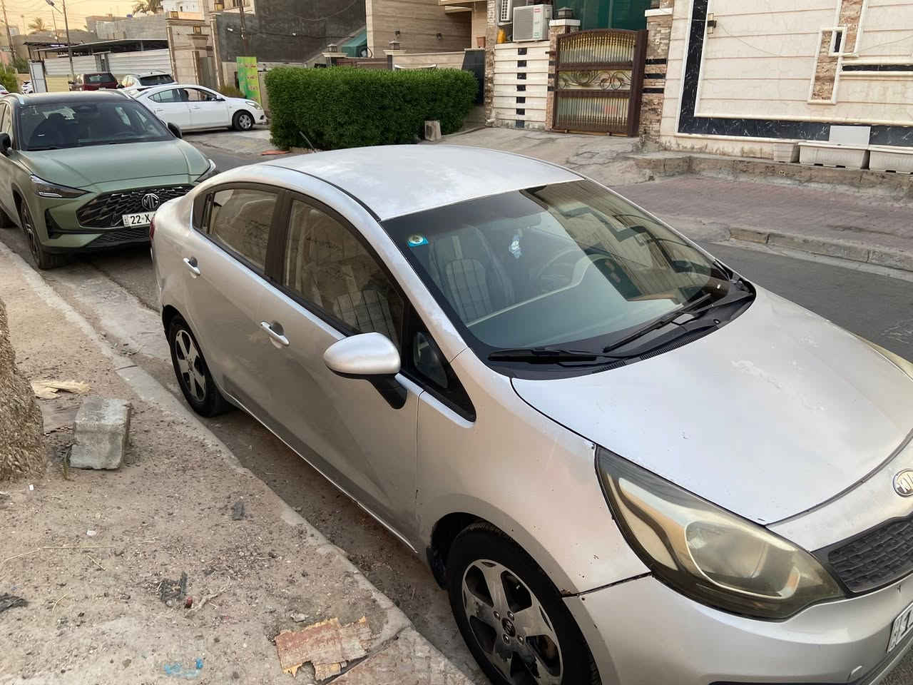 كيا ريو موديل ٢٠١٣ سياره جاهزه من كل نواحي بيه جراد سياره عتبره مصبوغه عام مابيه لا ضربه ولا شواصي 
مكان سياره بغداد حي الجامعه السعر ٧٥ بيه مجال قليل 
رقم ***********

