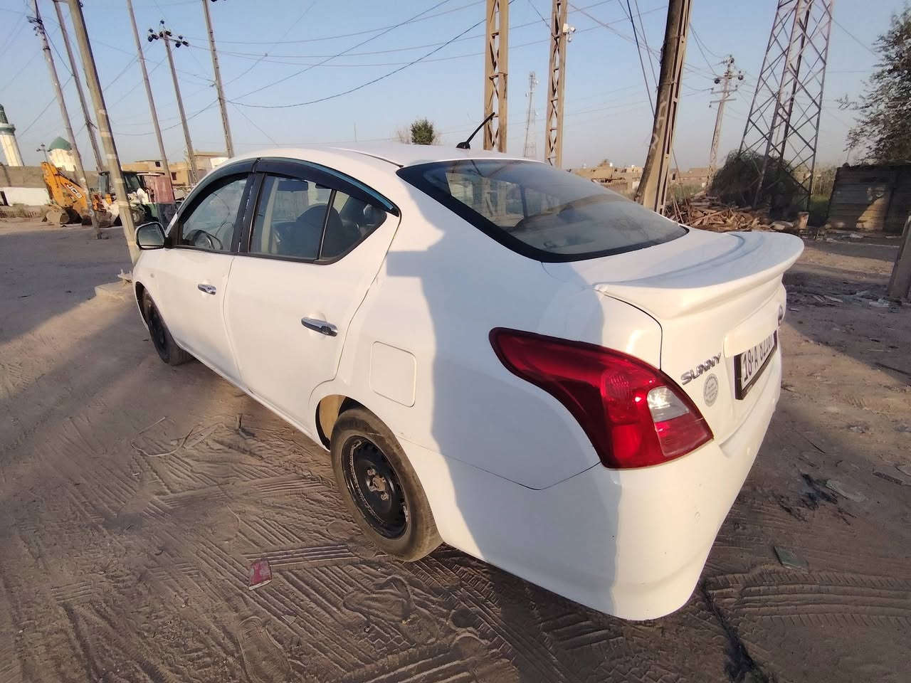 السلام عليكم
نيسان سني هندي بليته زركه موديل 2018
رقم بابل باسمي تحويل ثاني يوم سياره مال بيت مرتبه معايزه شي بيها باب السايق صبغ او بارد بسيط سياره مرتبه مال جناي محرك كير تبريد كفاله سياره كلها سعرها 95 بيها مجال بسيط  عنواني بابل الكفل ***********
