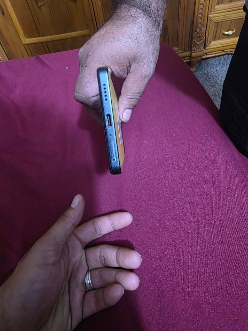 مبايل  poco X5 pro
بوكو اكس فايف برو
جهاز ما مفتوح ولا شايف تصليح 
نضافة خير من الله نضيف كلش. 
فقط الجهاز لاكارتون ولا ملحقاتة. 
للبيع 
كربلاء. حي العسكري العابد 
***********
***********
السعر 
200 الف
