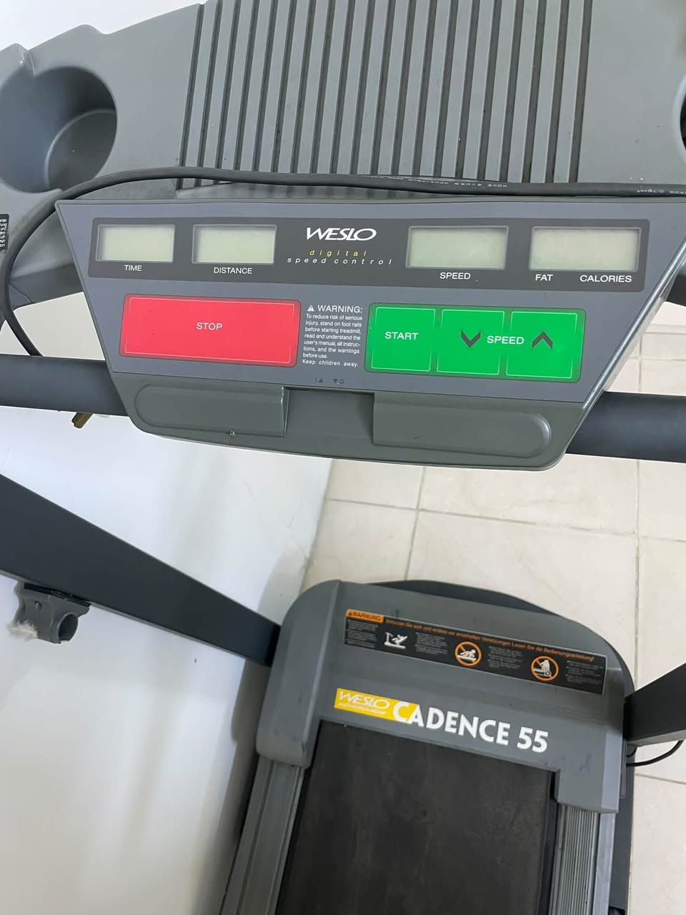 للبيع: جهاز جري منزلي (Treadmill) بحالة ممتازة
الماركة والموديل: Weslo Cadence

جهاز شغال وخير من الله 
***********
