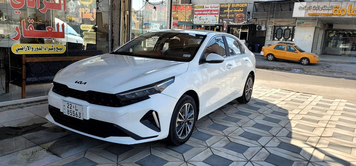 للبيع فقط .. 
كي ثري k3 موديل 2022 محرك 1500cc دبل نوزل المرغوب الفول الباب الاول السيارة كفالة عامة استخدام بسيط جدا 
ماشية 30  km  الف كيلو 
مرقمة بأسمي تحويل مباشر مواصفاتهة :
السيارة كشنات/ جلد ابيض / بصمة / قطعتين تبريد/ فتحة سلايد / تشغيل عن بعد / شاشة كبيرة فول اندرويد / بجم لد / اشاير بلمري السيارة بيهة دوشمة وارضيات حفر اصلية / مكاني بغداد حي الاعلام للاستفسار اتصل 
***********
