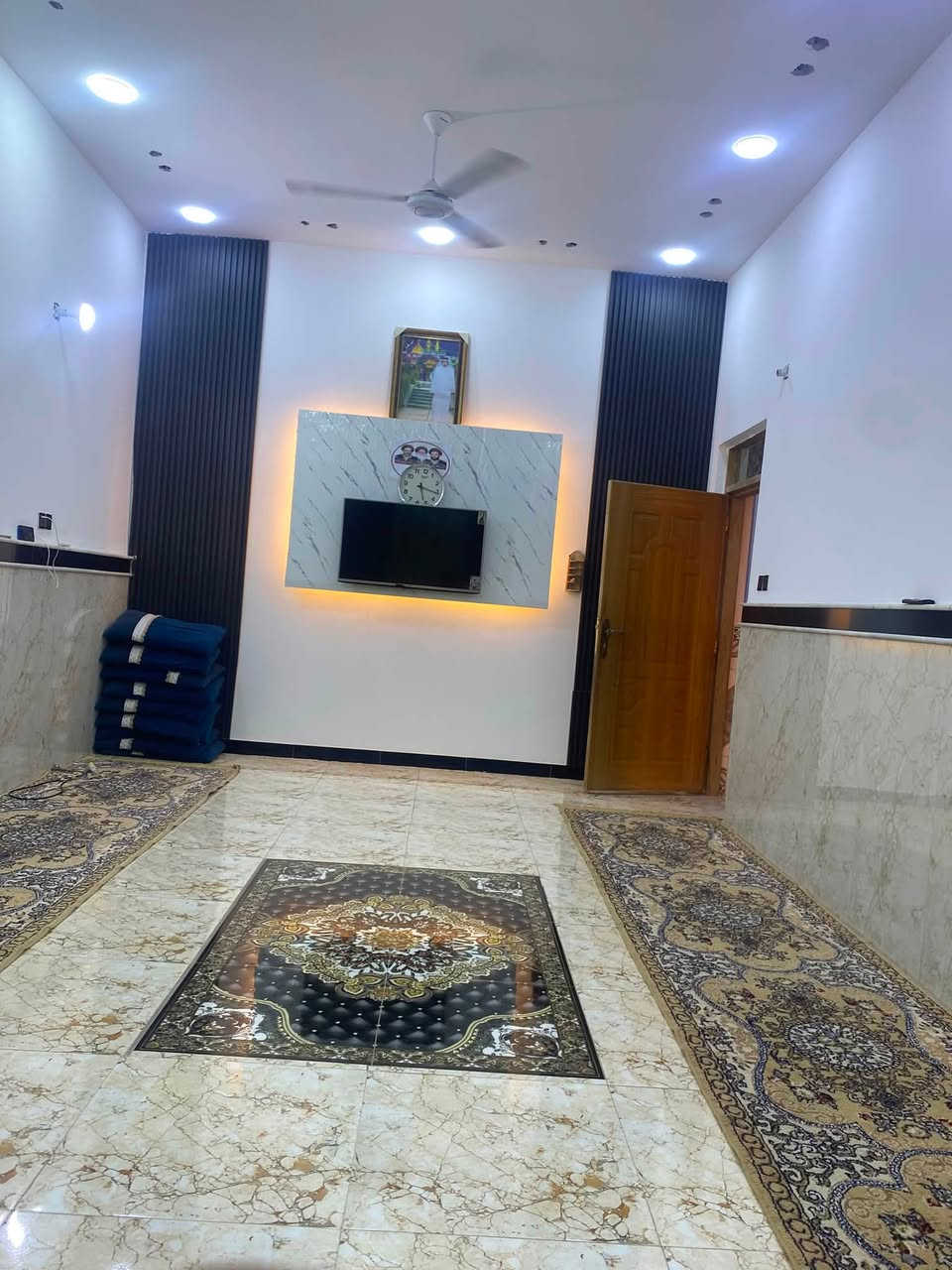 الدار للبيع المساحه 240م
الواجها 10
النزال 24
ركن على 3شوارع
حي القصور قرب المرسه للستفسار 
تصال ***********
