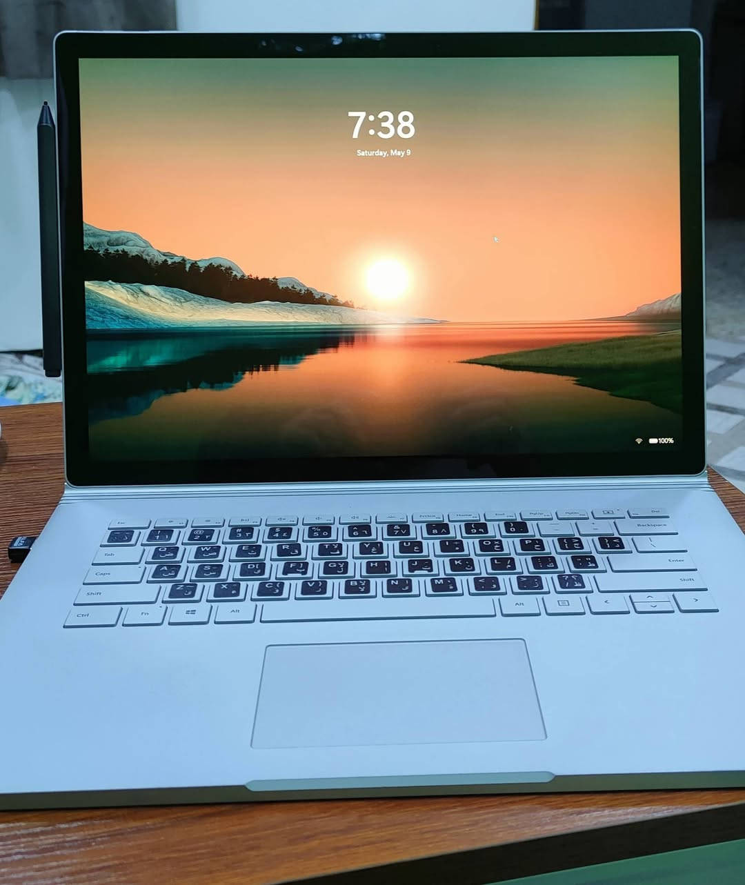 Surface book 2 , سرفيكس بوك ٢ للبيع 💻
🔹 المواصفات:
• RAM: 16GB
• Storage: 256GB SSD
• Graphics: 6gbnvdidia GeForce GTX 10 60 + 8gb intel (R) UH graphics 620
• شاشة لمس قابلة للفصل — يمكن استخدامها كجهاز لوحي

✅ مع القلم الأصلي 🖊️
✅ مع الشاحن الأصلي 🔌
✅ الجهاز بحالة جيدة وكل شيء يعمل بشكل جيد
✅ أقدّم معه أيضًا Dongle للـ Wi-Fi والـ Bluetooth، ويعملان بشكل طبيعي من خلاله.

⚠️ الواي فاي والبلوتوث يحتاجان إلى Dongle USB للعمل.

💰 السعر: 800,000 دينار عراقي ، بيها مجال لشراي

📩 للجادين، يرجى مراسلتي للحصول على المزيد من التفاصيل. 
***********
