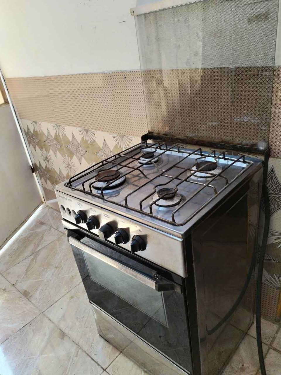 طباخ أربع عيون كلش نضيف كله شغال أمبريال مصري السعر 110 بي مجال قليل العنوان كوت حي الجهاد قرب مدرسة رمضان رقم *********** دهل اوران, واسط
