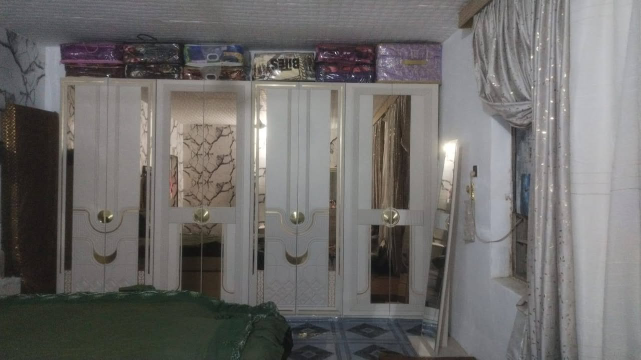 السلام عليكم 
غرفه اخشاب للبيع 
للاستفسار والتواصل ع هذا الرقم 
‏‪***********
