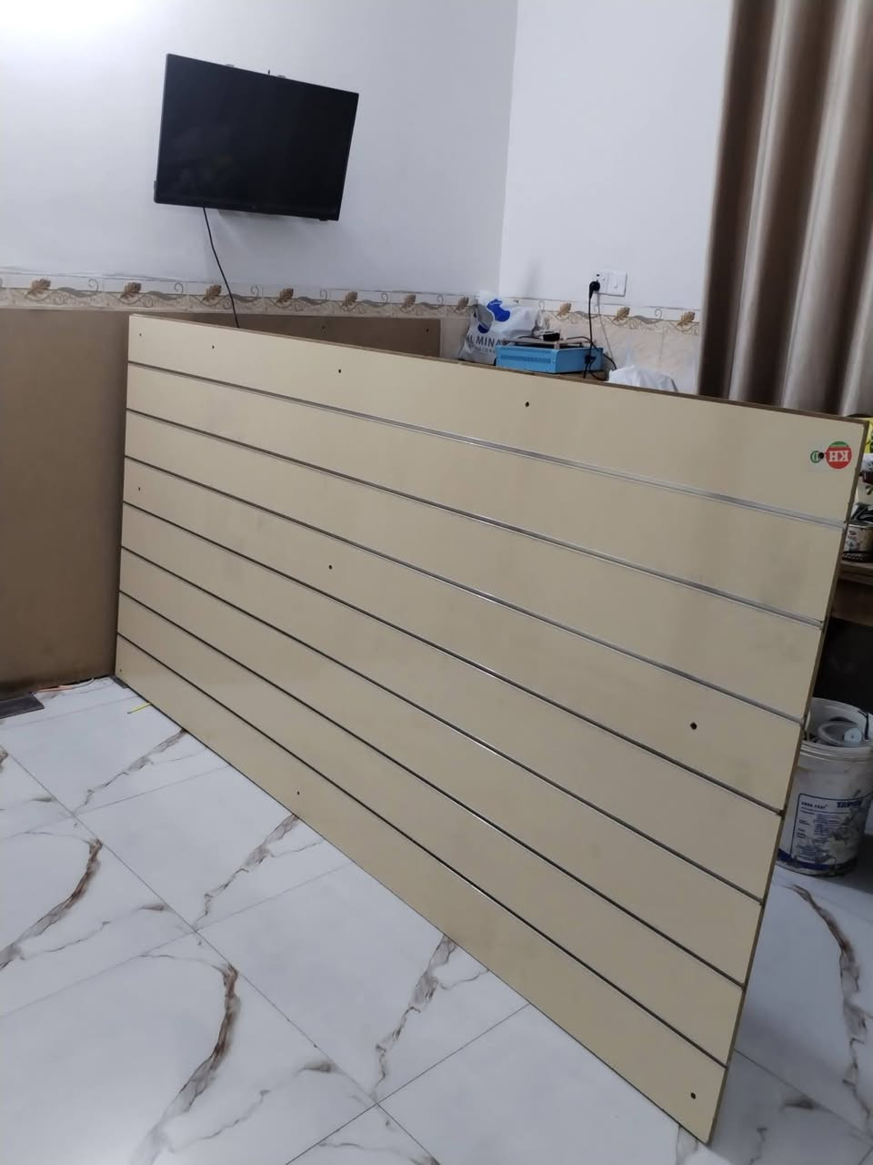 السلام عليكم
لوحات مكتبية MDF للبيع عدد 2 
ميز المنيوم للبيع 
الحلة البكرلي 
***********

نص مكتوب في الصور:
- ميز المنيوم بحالة جيدة نظيف سعره 125 الف
- العدد 2 السعر 70 الف