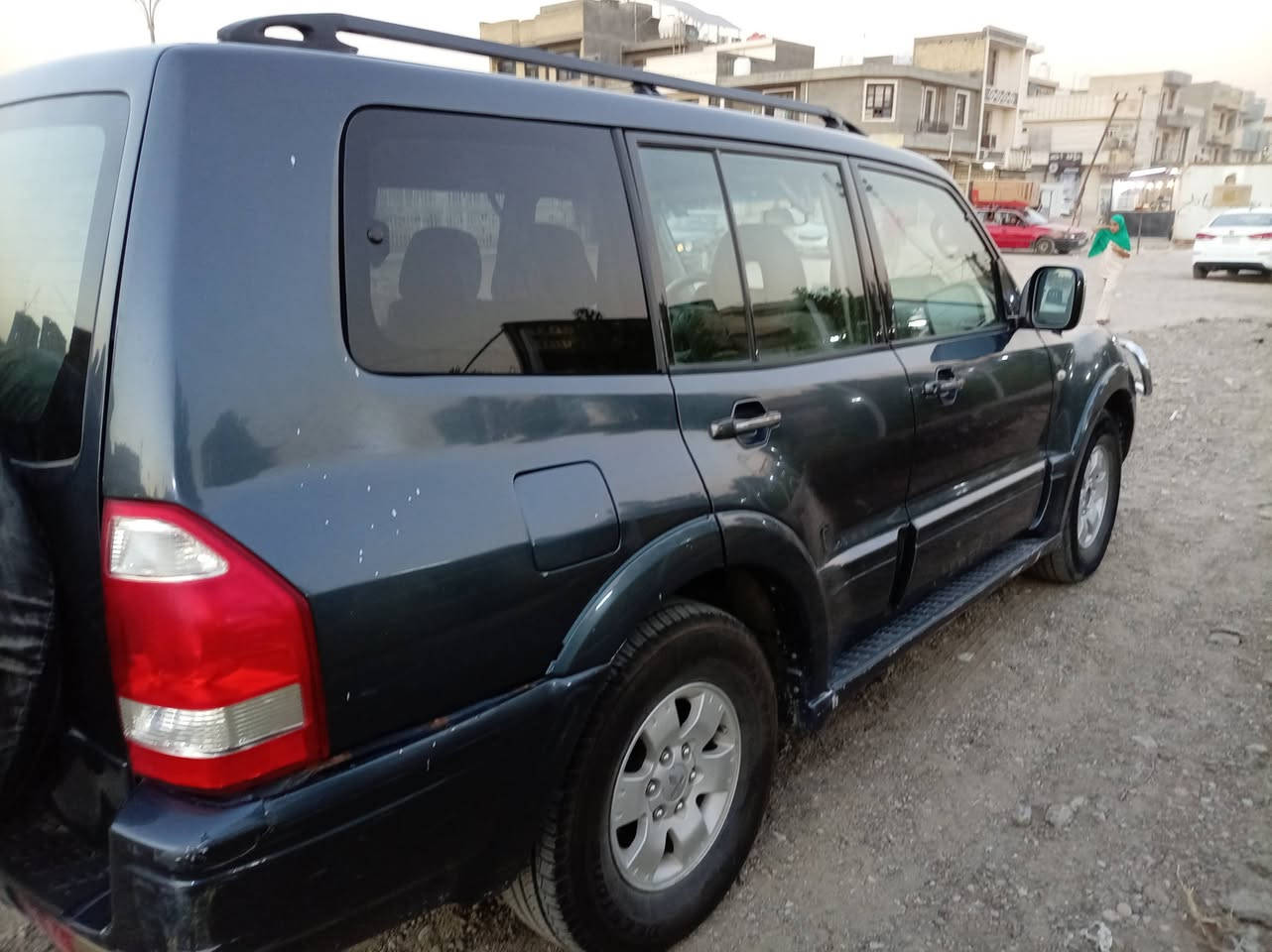 السلام عليكم ورحمة الله
باجيرو 2006 
محرك 3000
رقم بغداد

مكاني الغزالية ـ البكرية 
تجي تكلبها وتعرف تفاصيلها 
السيارة بأسمي 
تحويل ثاني يوم
السعر 75 ورقة
موبايل ***********
