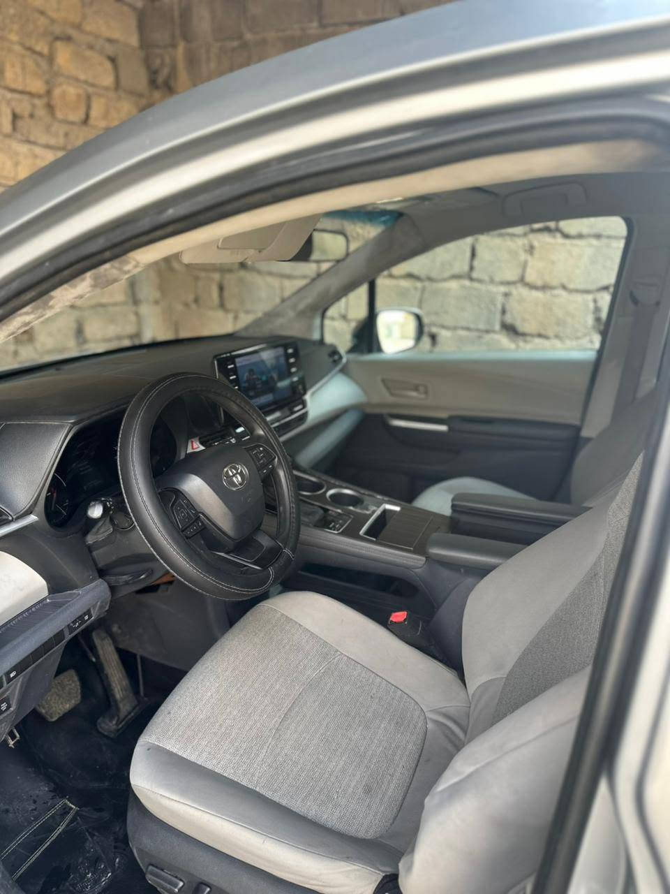 السلام عليكم Toyota Sienna2023هايبرد الضرر 5قطع صبغ +شاصي جهت سايق السعر195وبيه مجال السيارة حرة تترقم جميع المحفظات ما عده الإقليم الشراي يتصل *********** باقي التفاصيل اتصل او راسلني واتساب👍🏻
