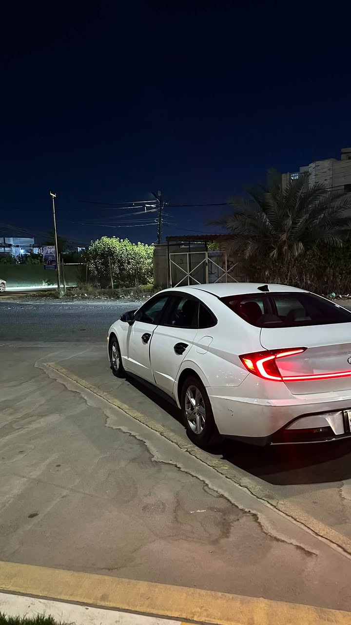 السلام عليكم 🫡(Hyundai Sonata)
للبيع او مراوس حسب القناعه 
مديل 2020 
المحرك:(2.5L GDI MPI DOHC) 4 سلندر  برغي ما مفتوح بيه 
كير AT 
8 نمر 
ماشيه 55 الف ميل 
المواصفات : 
اوتو هولد و Auto Stop
سايد برك بصمه 
رادار امامي خلفي 
تحديد مسار 
قياده اليه 
اربع مودات قياده CUSTOM /SPORT/NORMAL/SMART
اناره LED
كامره دوراه 
شاشه كبيره Apple CarPlay
تحكمات جهتين 
وبعد بيه هواي مواصفات  
والسونار موجود بالمنشور 
العنوان بغداد الغزاليه 
للستفسار رقم ***********
