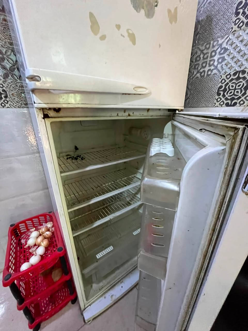 ثلاجة نوع بيكو الفريز بحالة ممتازة بس الخانة الجوة تبريدها تعبان مكان بغداد الراشدية
واتس ***********
