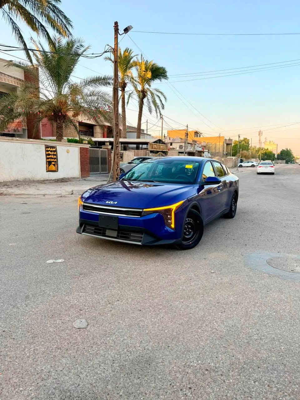 السلام عليكم KIA K4 2025 LX 
بصمة  / هندبريك دكمة  / لايت LED  / مكينة 2000 دوش / شاشة كبيرة متصلة ديجتال   / اوتو هولد / LED امامي وخلفي / قيادة ذاتية / كامرة دوارة / رادار تعديل مسار / اوتو بريك / مود درايف / تحكم ستيرن / كروس سرعة /مانع انزلاق / بلوتوث / اواكس / USB / ماشية 18mi  
حادثة موضح بلصور بنيد مبدل ومصبوغ فقط الباقي مكفول شرط الفحص والسونار السيارة شاصي لغد كفالة ايرباك استيرن وبردة وراجعات سستم بعمان 
مكان السيارة بغداد  
للتواصل ***********
ملاحضة السيارة بدون رقم دخول جديد
