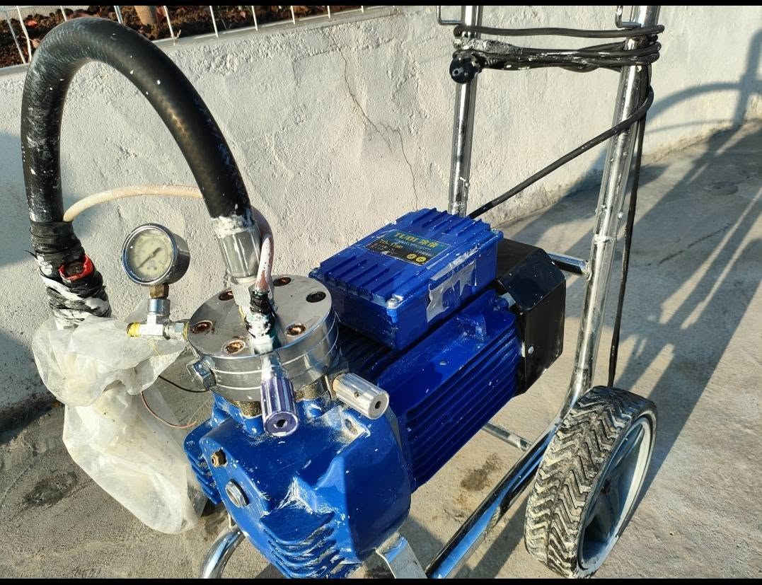 کۆمپرێسەری بۆیاغ بۆ فرۆشتن
زۆر کەم ئیشی کردوەو وەکو تازە وایە

هەموو جۆرە بۆیاغێک ئیش پێ دەکات و عاتڵ بون و ڕاوەستانی نیە

ماشەڵڵا زۆر بەقوەتەو ئیشی زۆر خێرایە

دە مەتر سۆندەی شەریکەی لەگەڵە

ناونیشان / حاجیاوا

***********

***********ڤایبەر . واتس ئاپ
