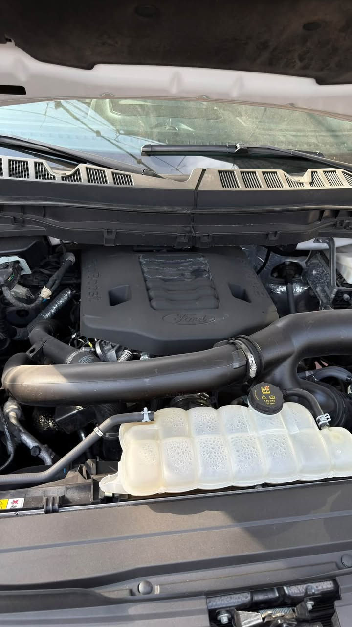 السلام عليكم
F150
xlt
موديل2023
سيارة كلين جديدة تحويل مباشر بأسمي 
الممشى 32000 كيلو 
عنواني بغداد الجادرية 
السعر 36000$ 
اي استفسار ***********
