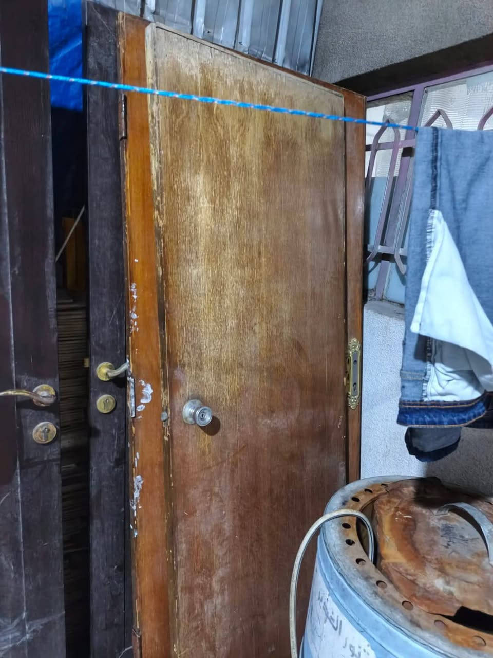 مساء الخير عندي ابواب خشب عدد 2اسود اللون جدد مامستعملة الطول 2متر والعرض 83سم وعندي باب حمام خشب الطول 2متر والعراض 70سم السعر كلهن 150الف وبيهن مجال مكاني حي الجهاد بغداد رقم واتساب ***********وشكرا
