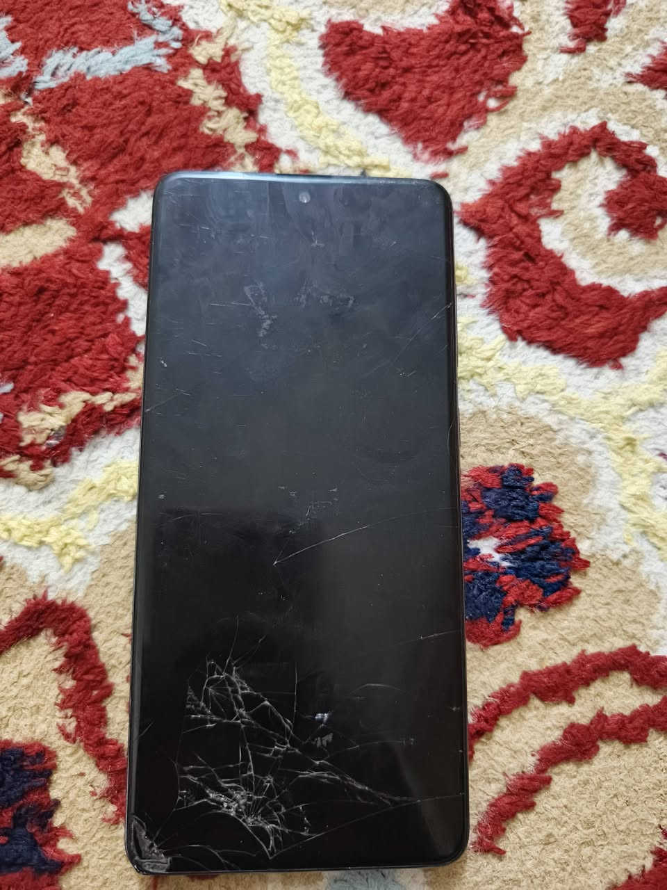 سلام عليكم جهاز A71
ذاكره 128 
مداخل تصليح 
وكع مني و صار بيهه هاي الكسر إلي بل شاشه و وكف الواي فاي 
سعره 70 بي مجال 
بغداد العبيدي
***********
