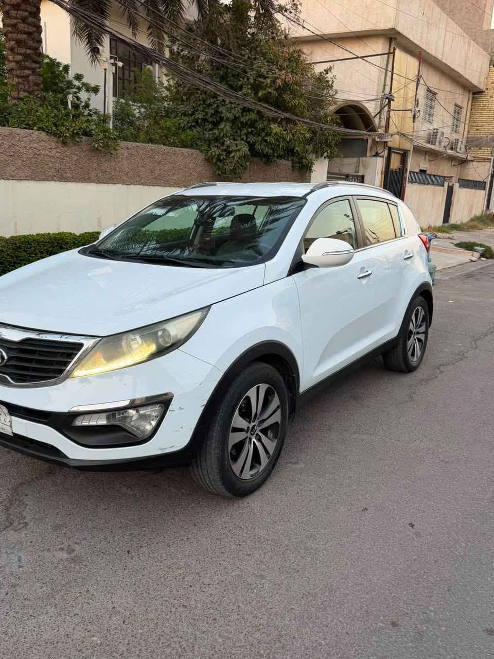 السلام عليكم سبورتج 2013 سلوفاكي محرك 2000 بيها 3طخات خفيفه بصمه السعر 140 وبيها مجال ***********السياره بأسمي ماشيه 186
